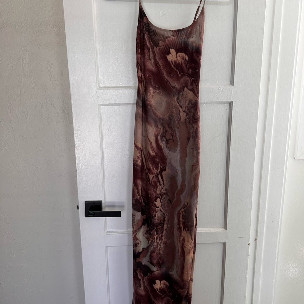 Chic Marble Print Maxi Dress in Brown and Cream